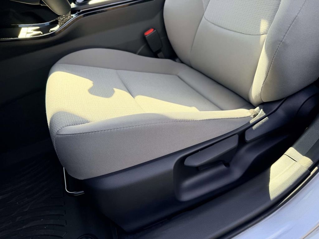 Used 2026 Toyota Prius LE image 16