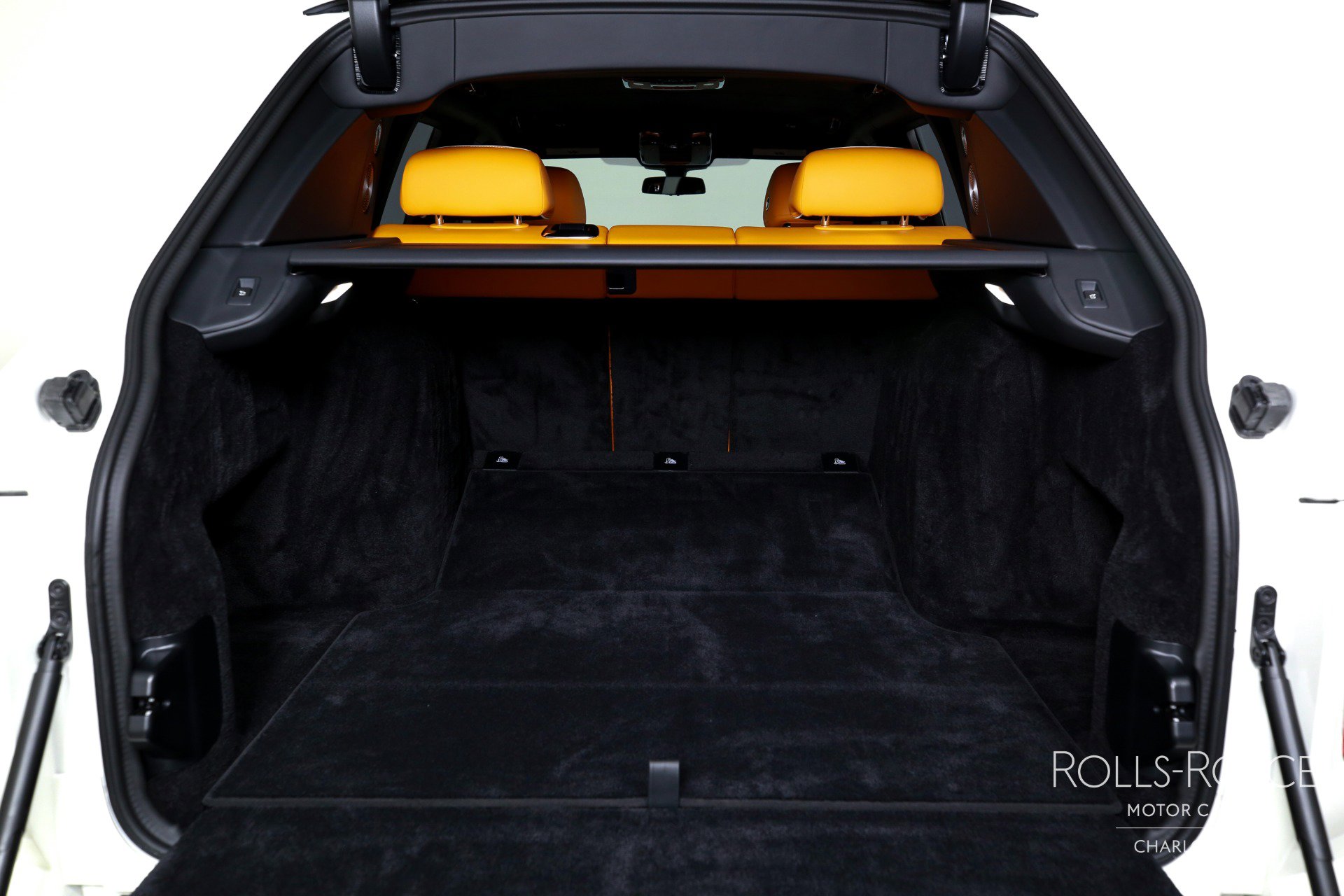 Used 2025 Rolls-Royce Cullinan Black Badge image 24