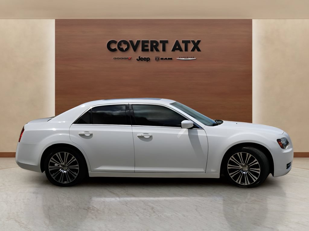 Used 2014 Chrysler 300 S RWD image 6