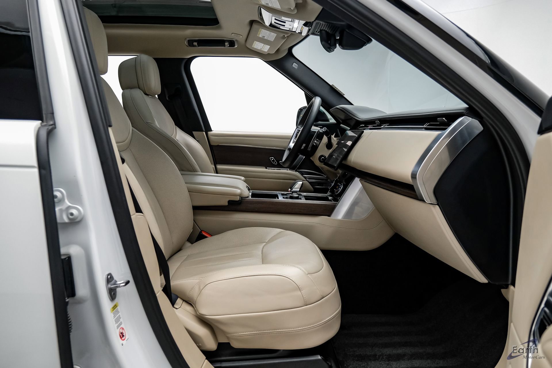 Used 2023 Land Rover Range Rover SE image 46