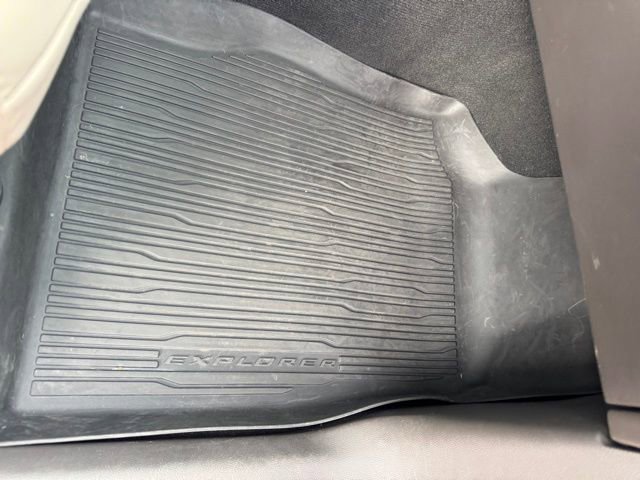 Used 2023 Ford Explorer Platinum w/ Technology Package image 39