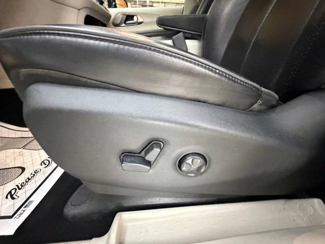 Used 2017 Chrysler Pacifica Limited w/ UConnect Theater Package FWD image 28