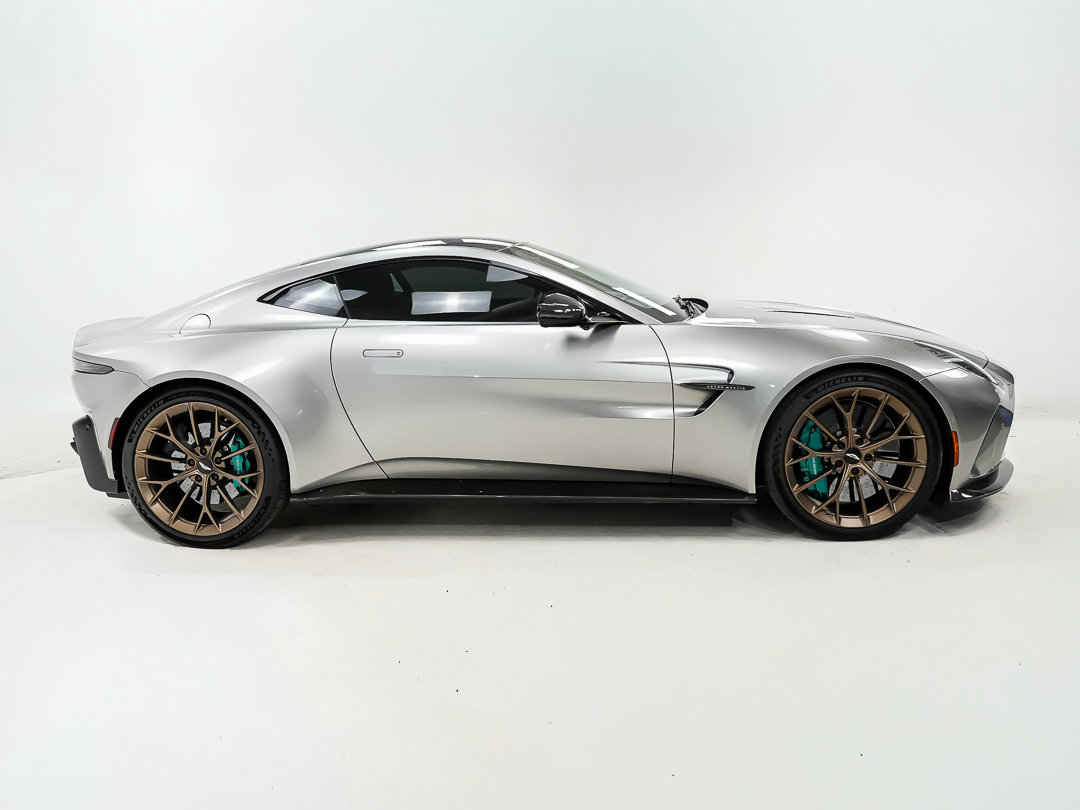 Used 2025 Aston Martin V8 Vantage Coupe RWD image 9