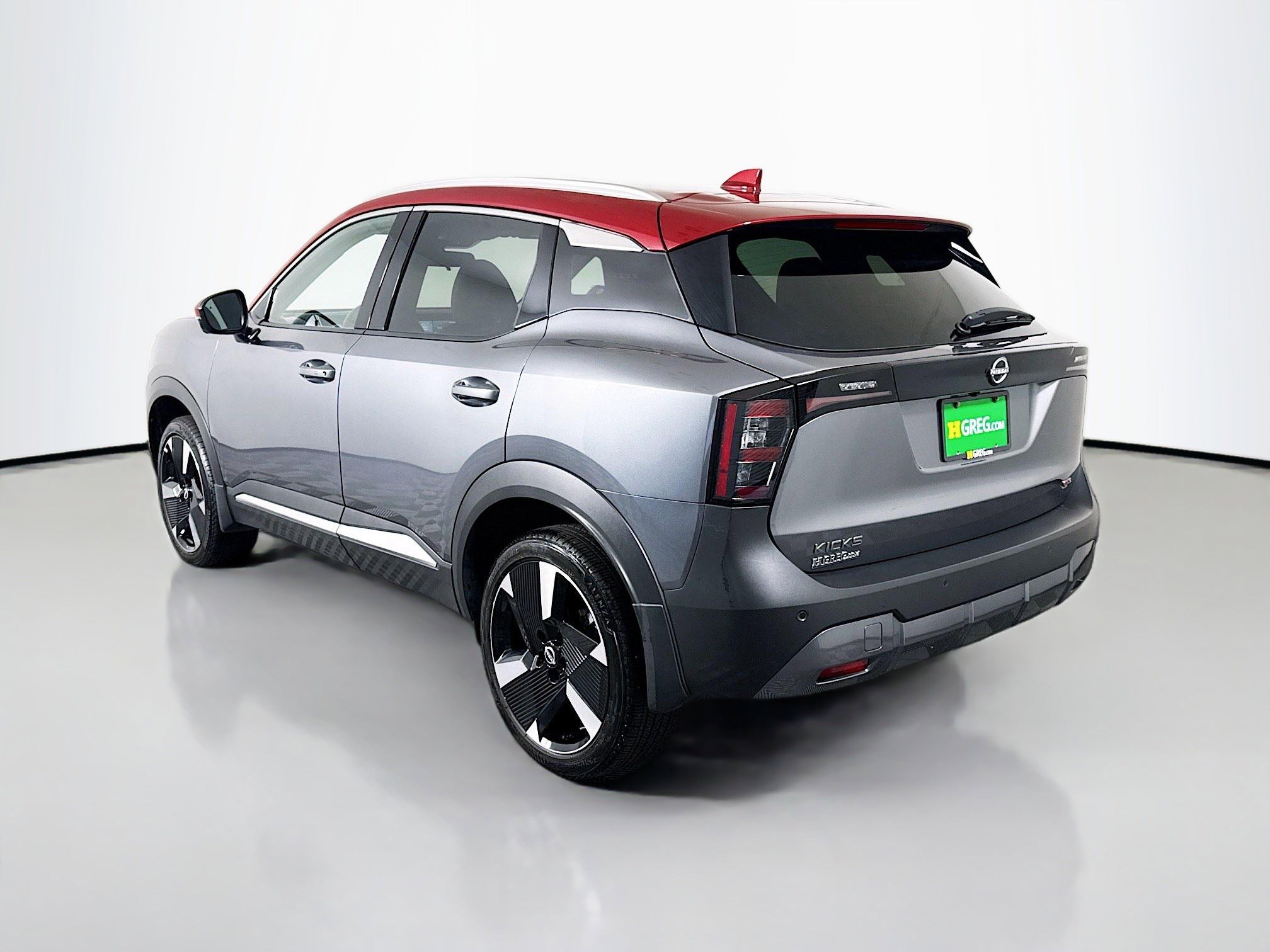 Used 2025 Nissan Kicks SR image 7