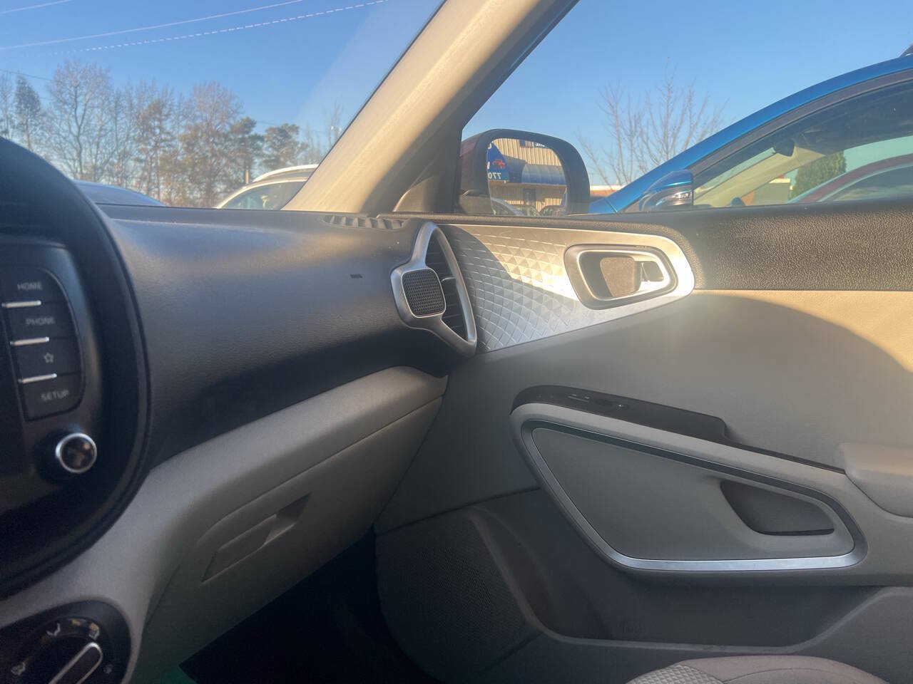 Used 2020 Kia Soul LX FWD image 15