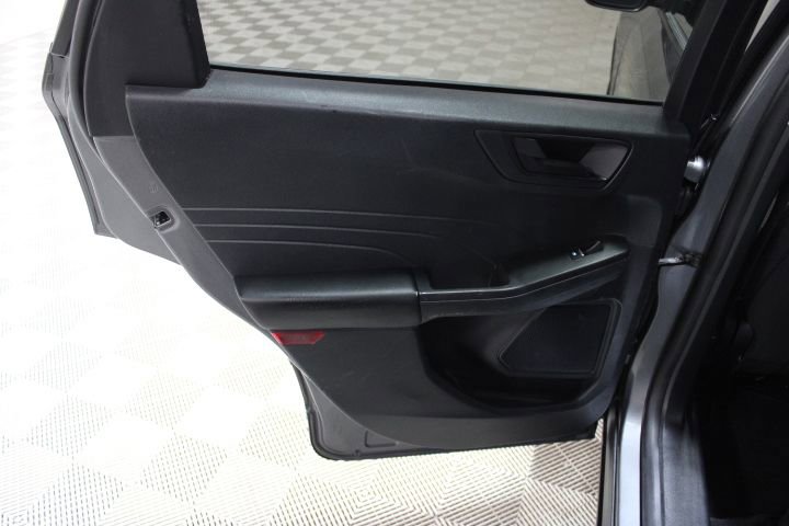 Used 2022 Ford Escape SE w/ SE Sport Appearance Package image 19