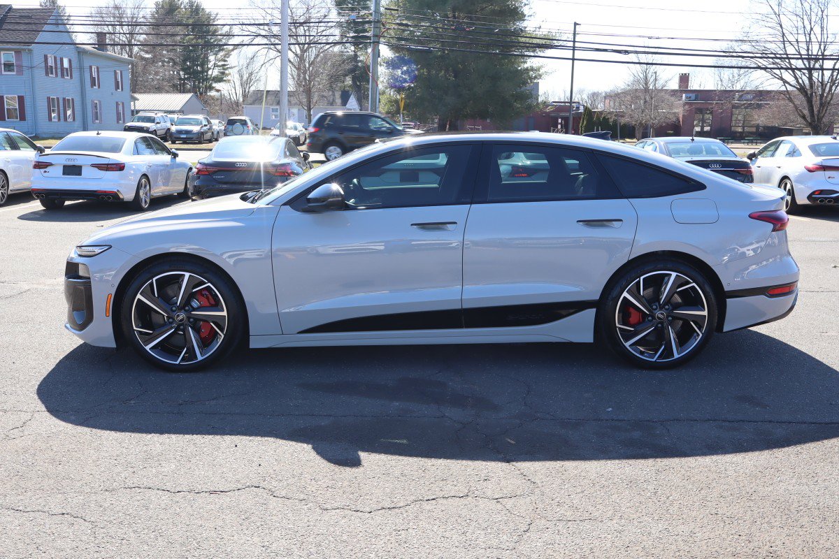 Used 2025 Audi S6 e-tron Prestige w/ 21" Black Optic Package image 8