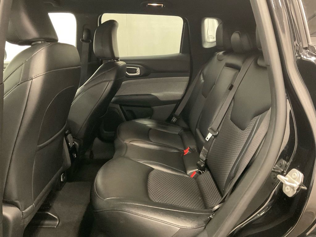 Used 2024 Jeep Compass Latitude image 33