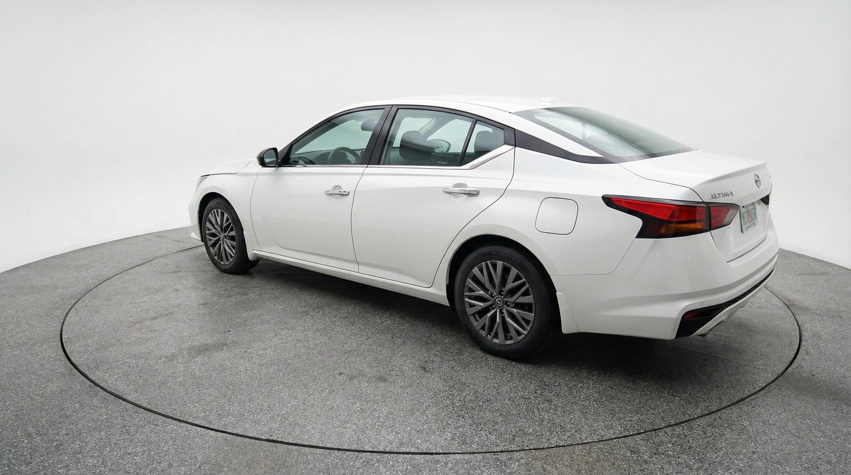 Used 2025 Nissan Altima 2.5 SV image 6