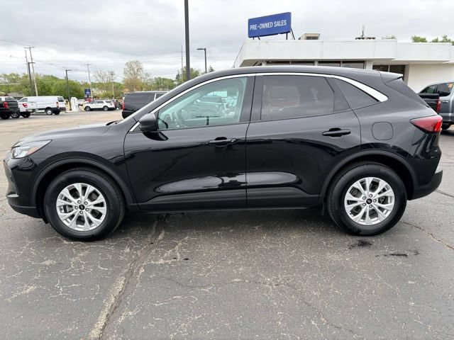Used 2023 Ford Escape Active AWD/4WD image 2