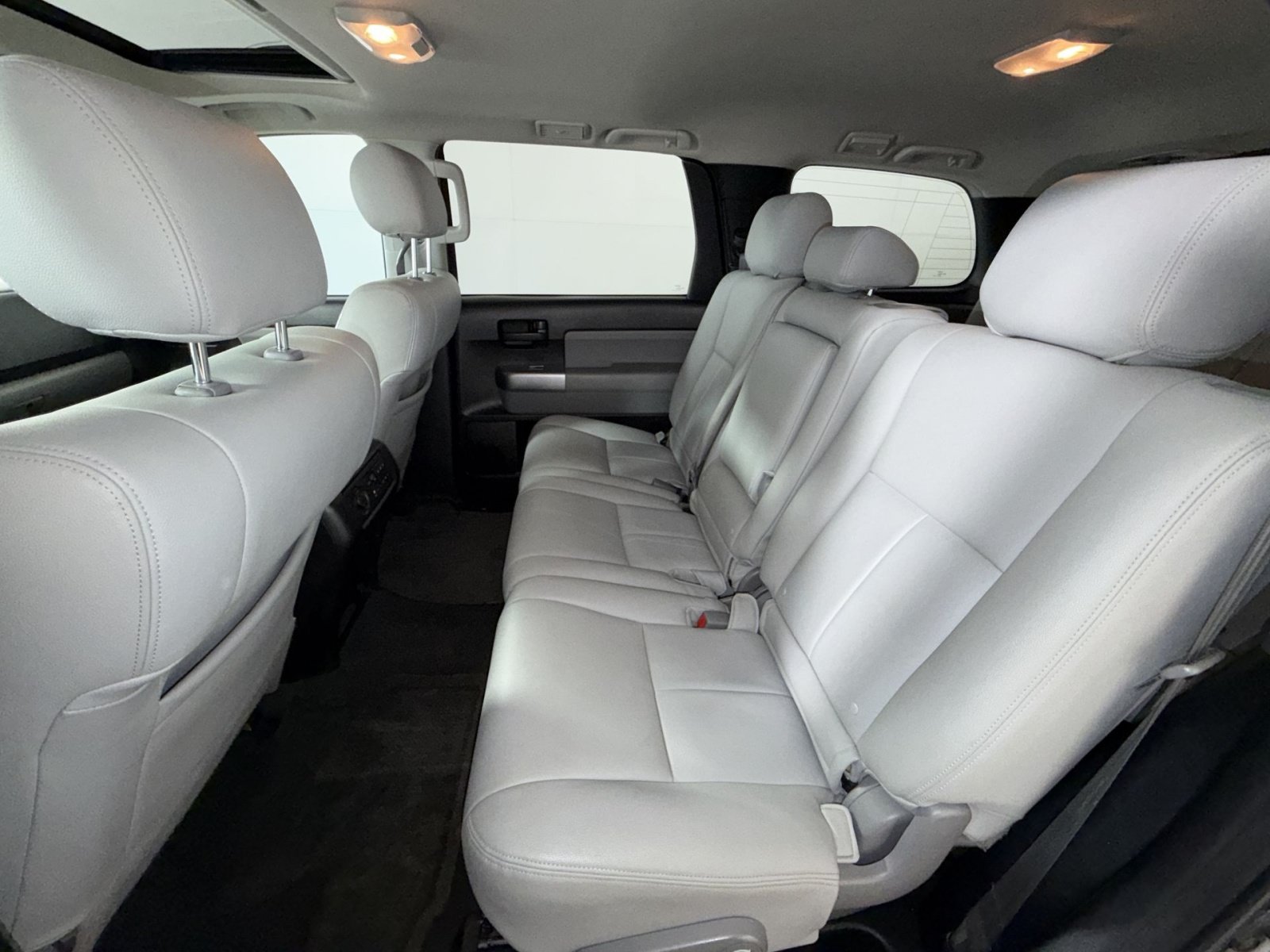 Used 2019 Toyota Sequoia SR5 AWD/4WD image 24