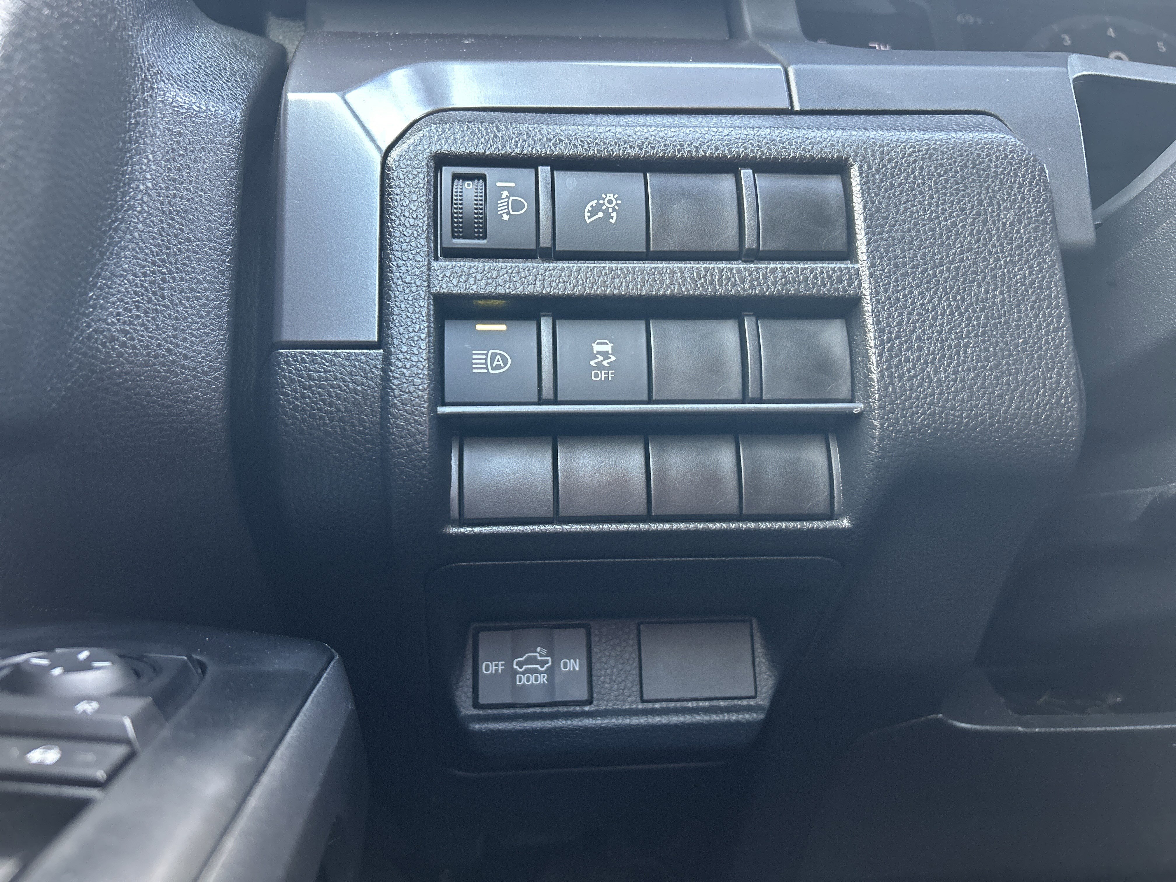 Used 2025 Toyota Tacoma SR5 image 12