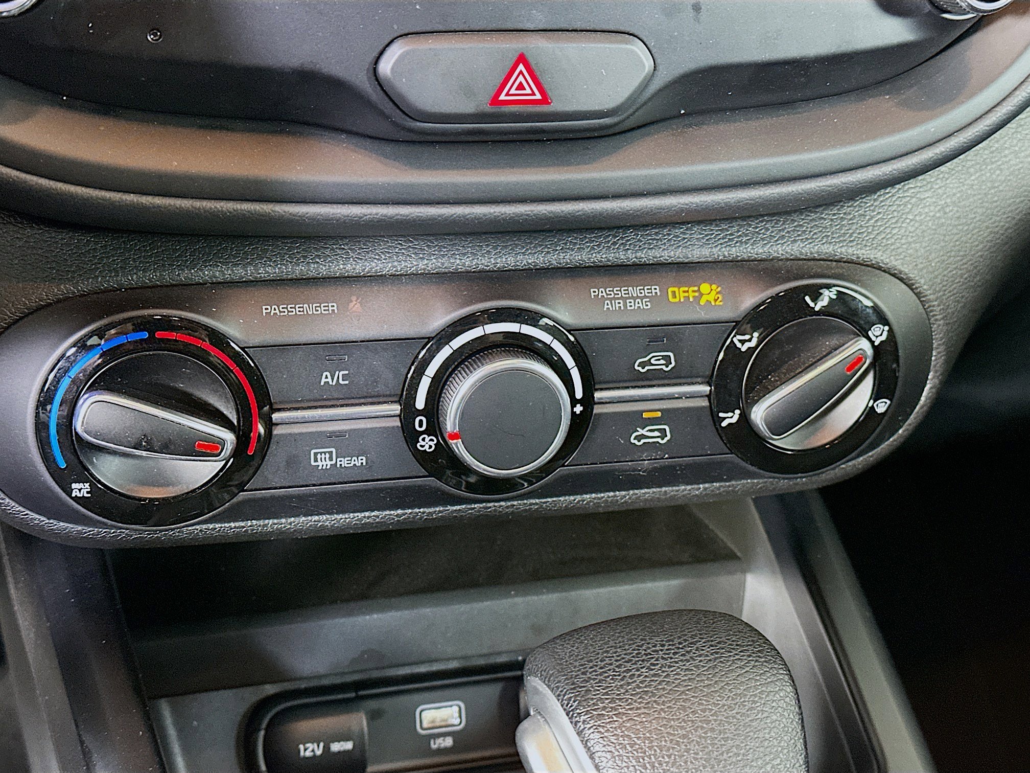 Used 2025 Kia Soul LX w/ LX Technology Package FWD image 23