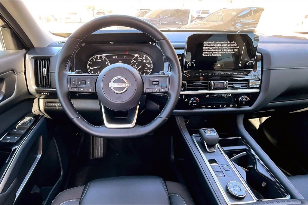 Used 2025 Nissan Pathfinder SL image 8