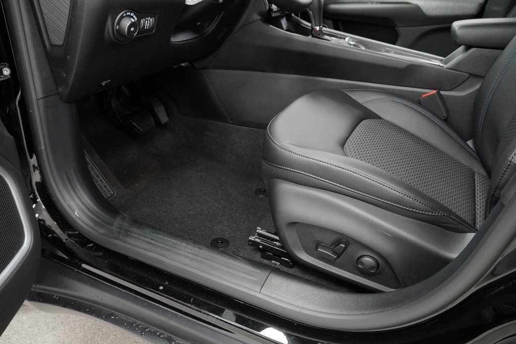 Certified 2025 Jeep Compass Latitude w/ Convenience Group image 36