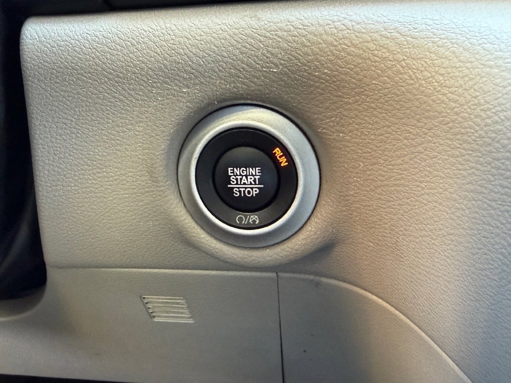 Used 2024 Chrysler Pacifica Touring-L FWD image 33