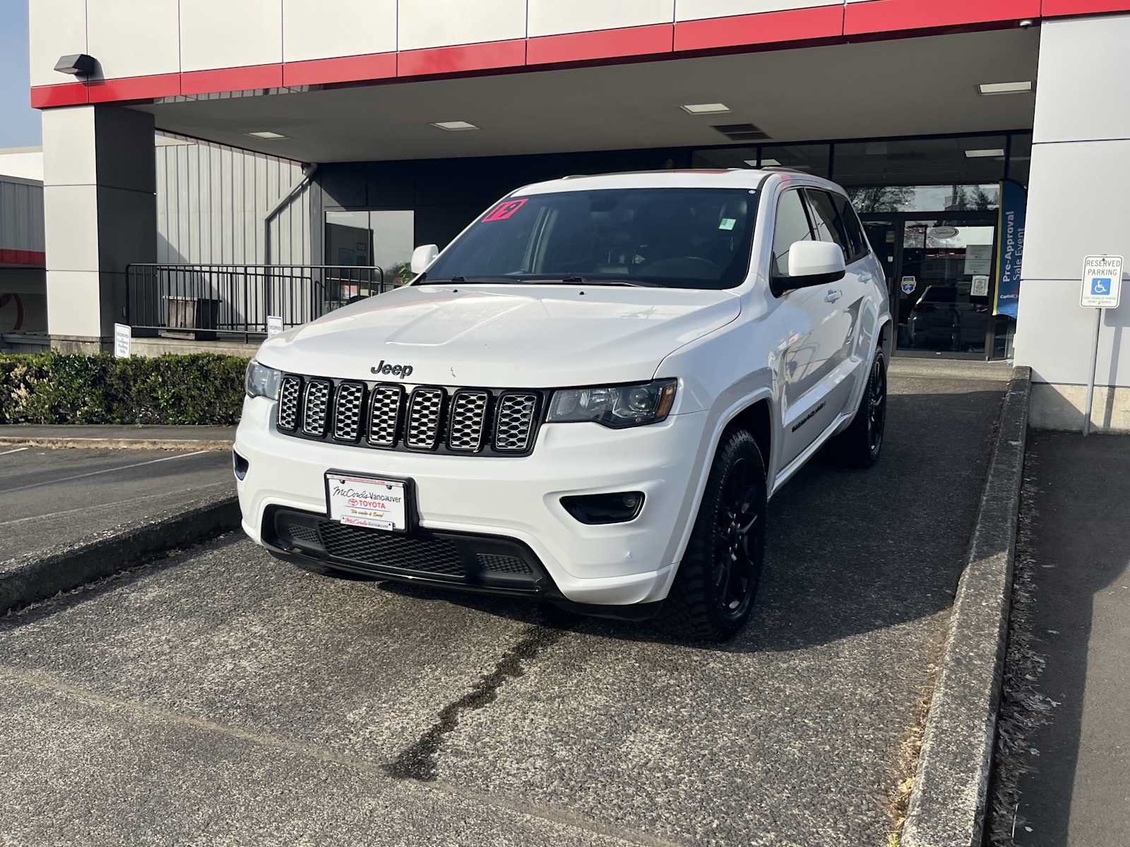 Used 2019 Jeep Grand Cherokee Altitude AWD/4WD image 3