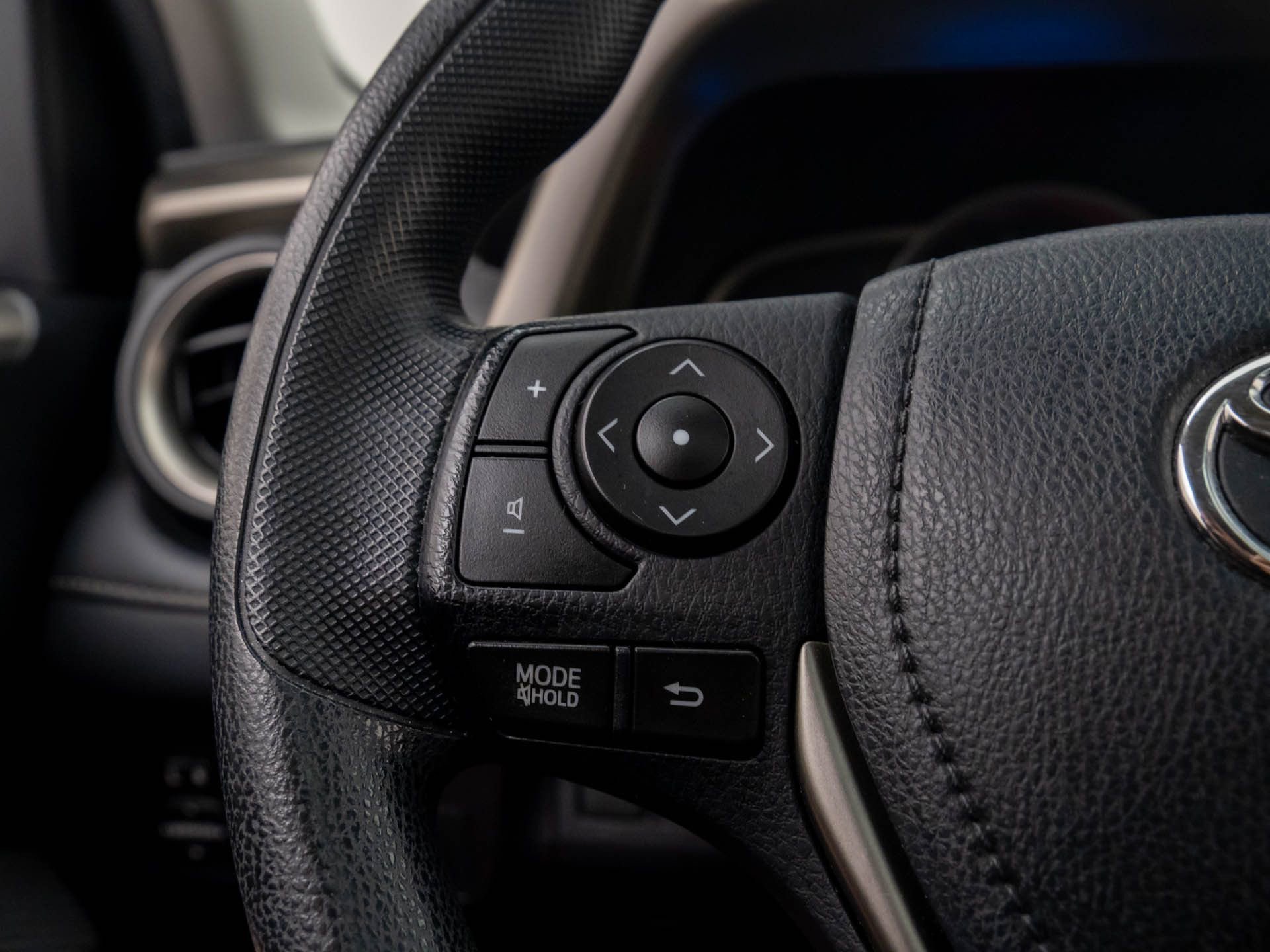 Used 2015 Toyota RAV4 XLE image 28