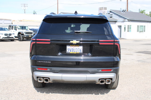 Used 2026 Chevrolet Traverse LT FWD image 3