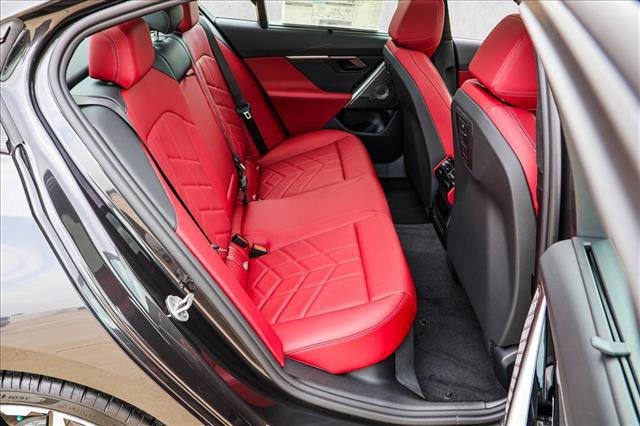 New 2026 BMW 550e xDrive image 23