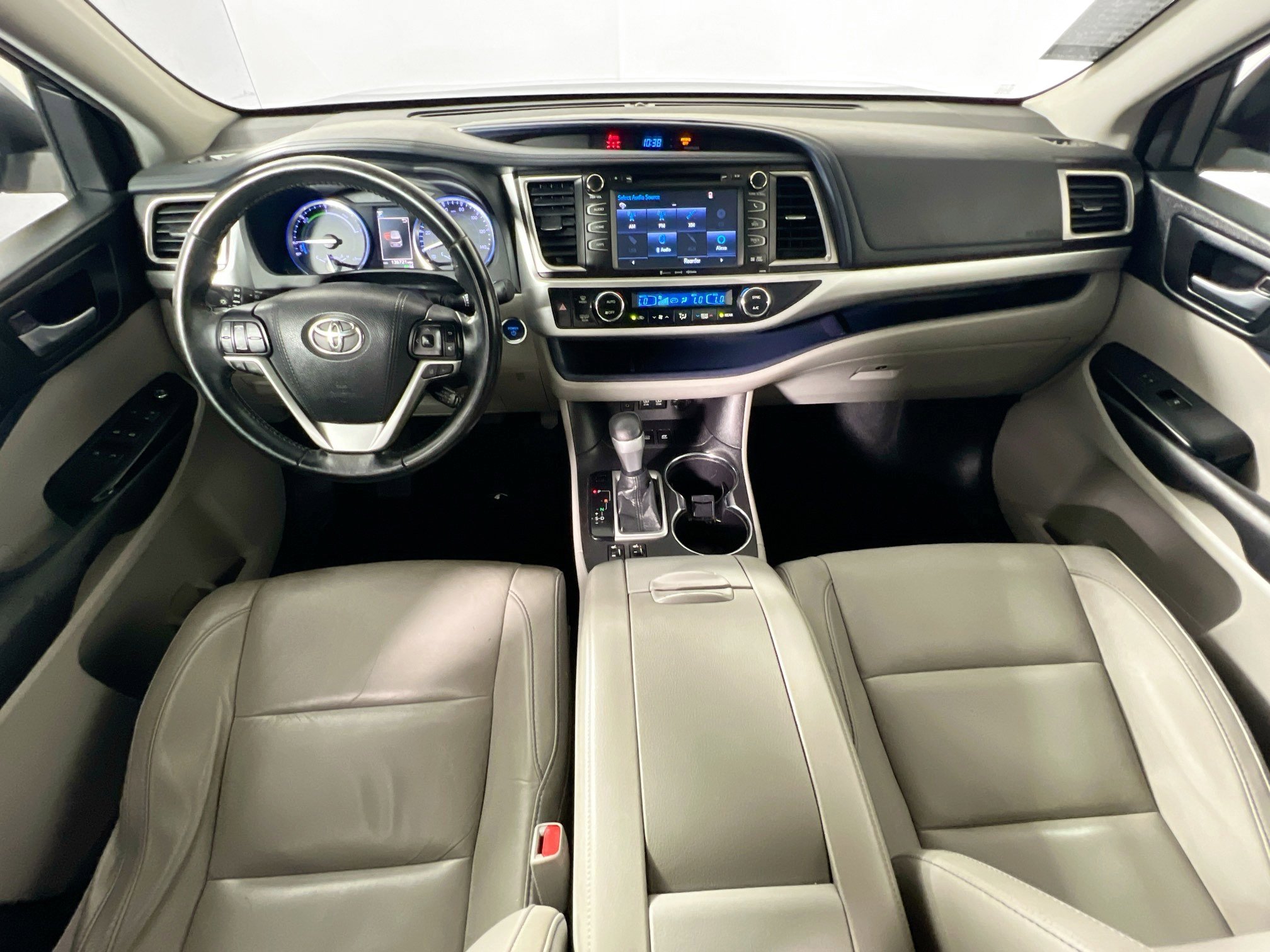 Used 2018 Toyota Highlander XLE AWD/4WD image 30