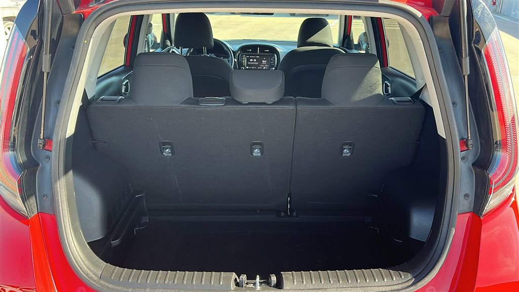 Used 2025 Kia Soul LX w/ LX Technology Package FWD image 31