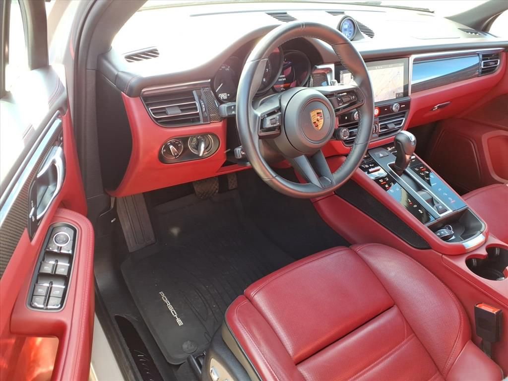 Used 2023 Porsche Macan Turbo image 16