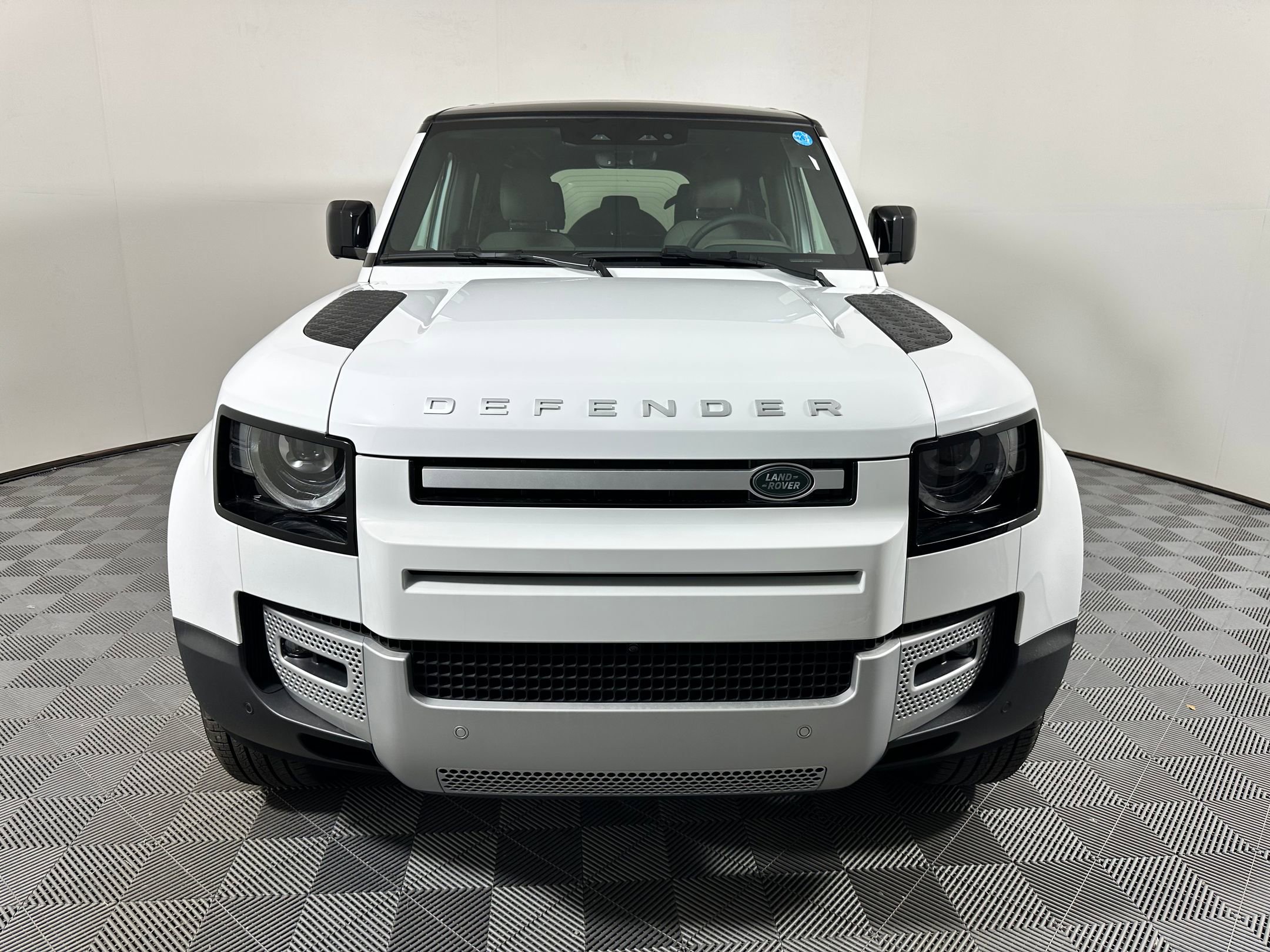 New 2025 Land Rover Defender 110 S image 5