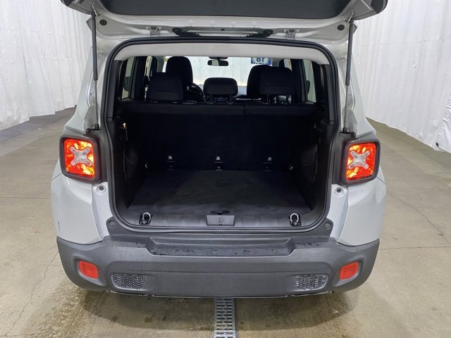 Used 2018 Jeep Renegade Altitude image 12