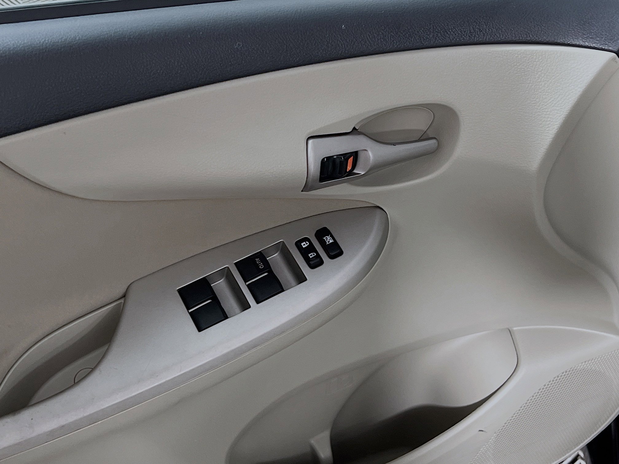 Used 2011 Toyota Corolla LE FWD image 17
