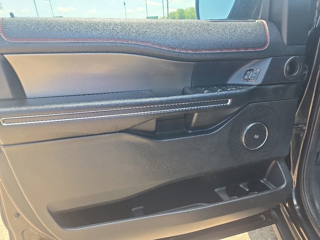 Used 2019 Ford Expedition Limited w/ Equipment Group 303A AWD/4WD image 12
