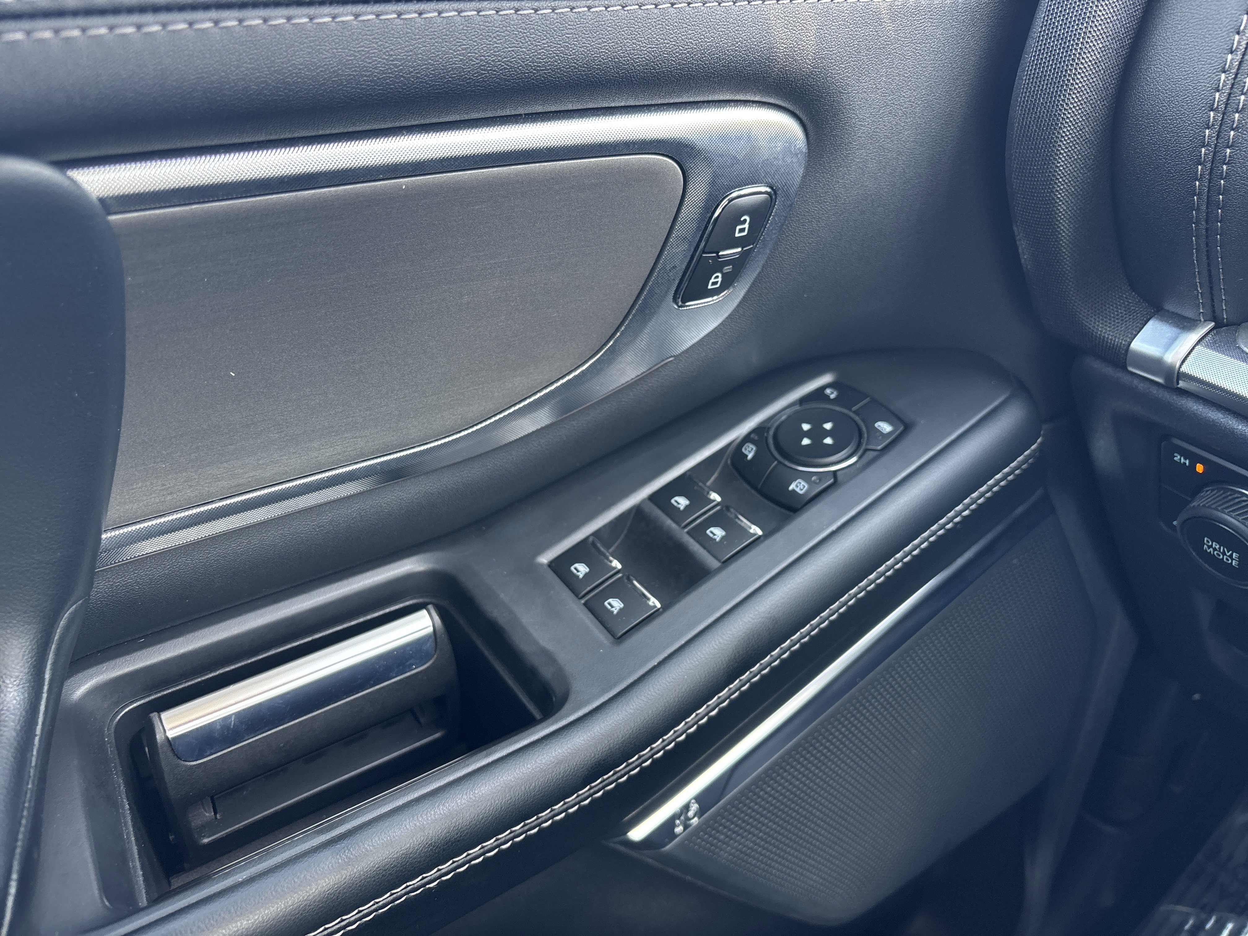 Used 2025 Ford Expedition Platinum AWD/4WD image 29