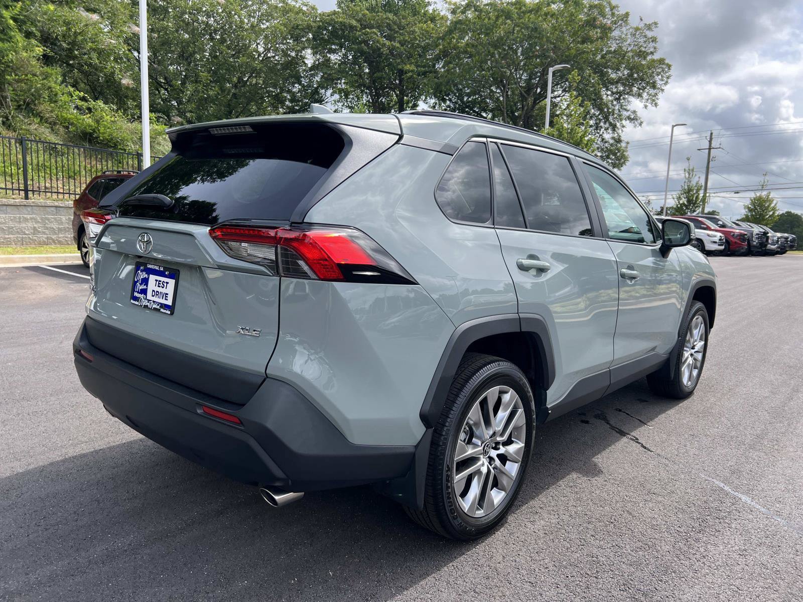 Used 2022 Toyota RAV4 XLE Premium FWD image 7
