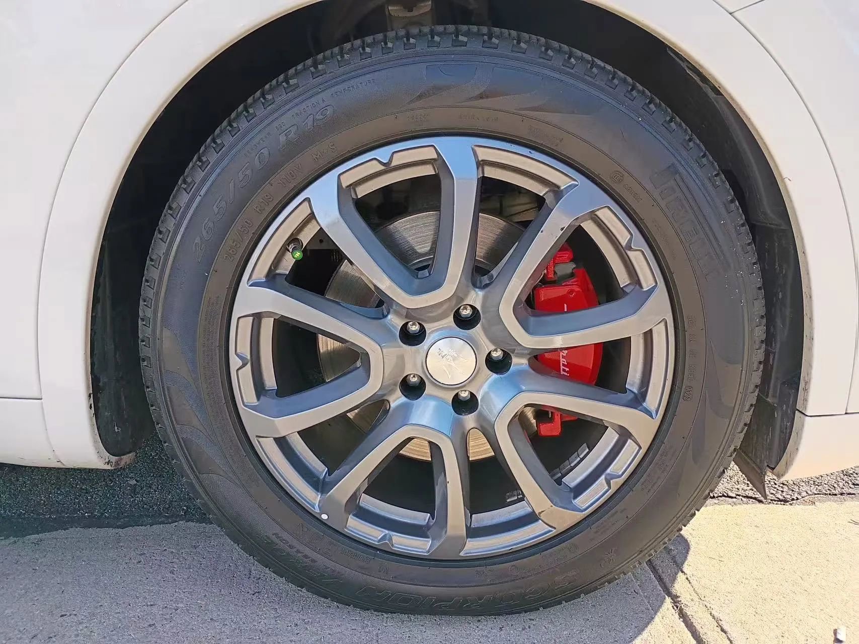 Used 2018 Maserati Levante GranLusso AWD/4WD image 25