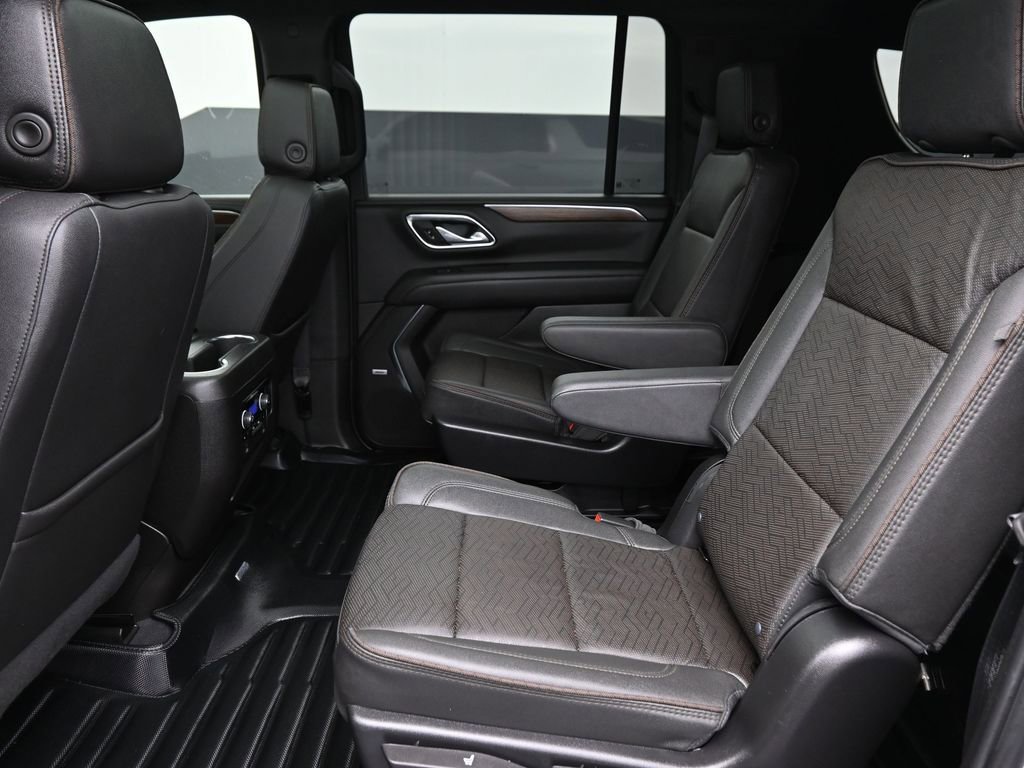 Used 2024 Chevrolet Suburban High Country image 11