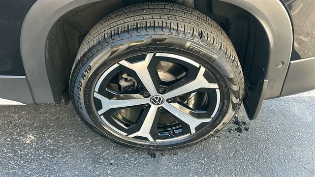 Used 2025 Volkswagen Tiguan SE AWD/4WD image 35