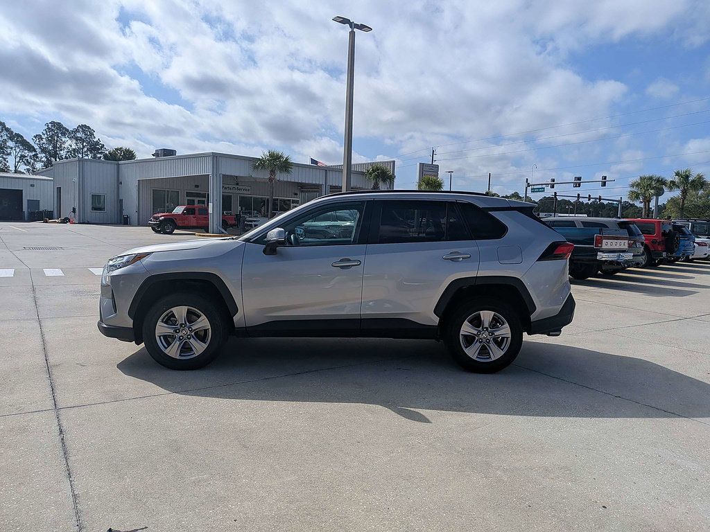 Used 2024 Toyota RAV4 XLE FWD image 6
