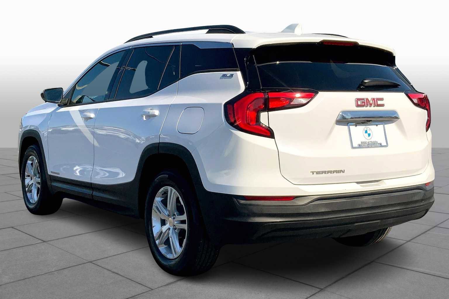 Used 2020 GMC Terrain SLE w/ Driver Convenience Package image 11