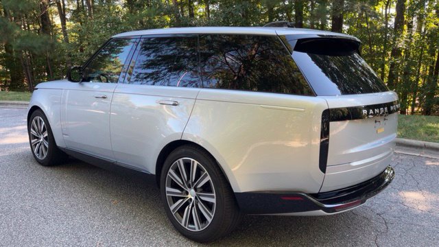 Certified 2025 Land Rover Range Rover Autobiography AWD/4WD image 7