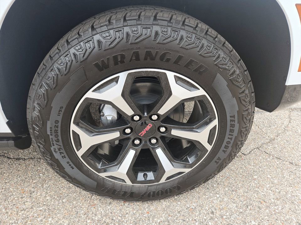 New 2026 GMC Yukon AT4 w/ AT4 Premium Plus Package image 40