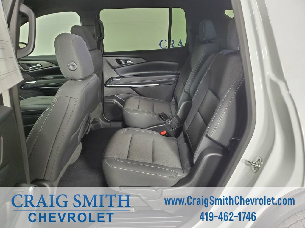 Used 2025 Chevrolet Traverse LT FWD image 13