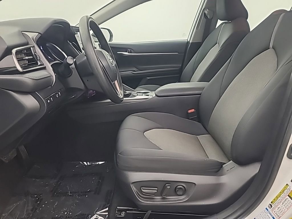 Used 2021 Toyota Camry LE image 24
