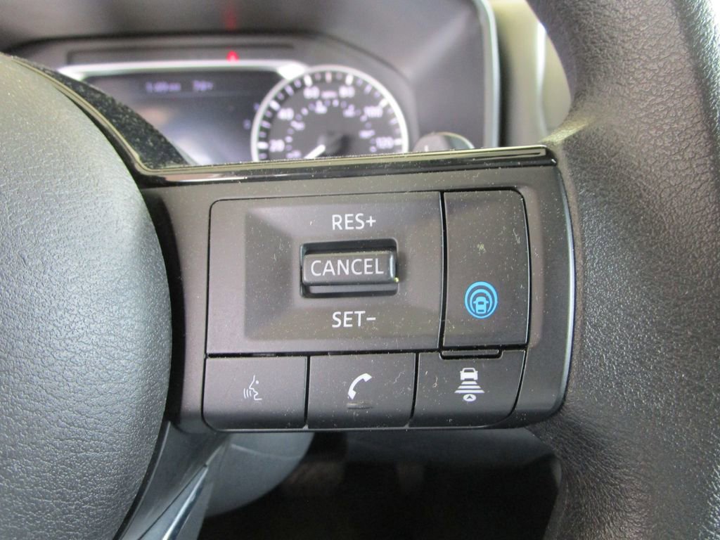 Used 2023 Nissan Rogue SV image 29