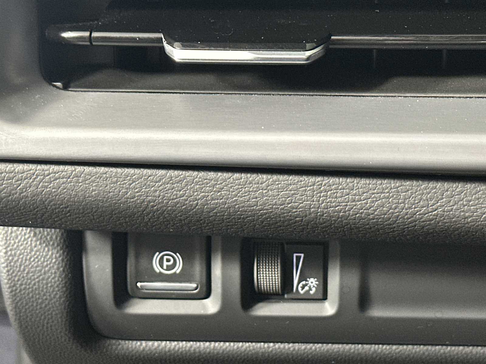 Used 2025 Cadillac XT4 Premium Luxury image 23