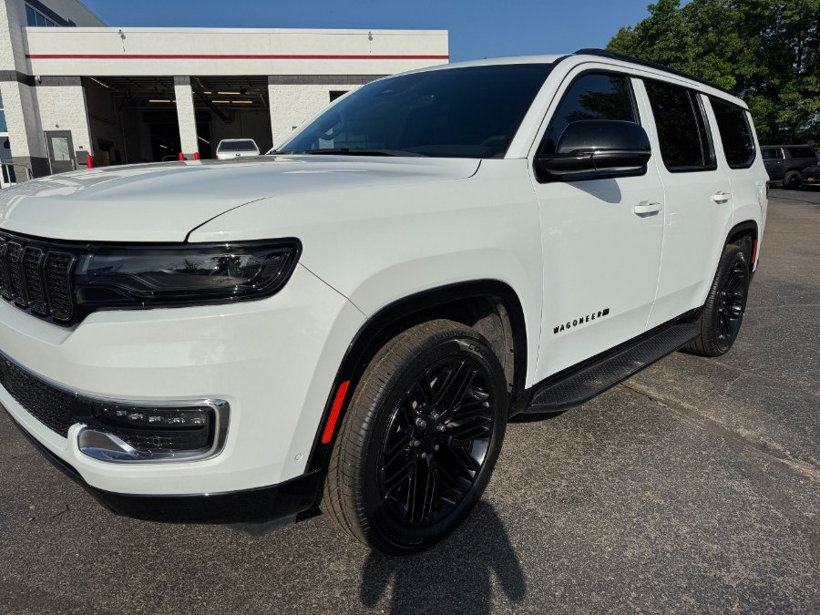 Used 2023 Jeep Wagoneer Series II AWD/4WD image 9