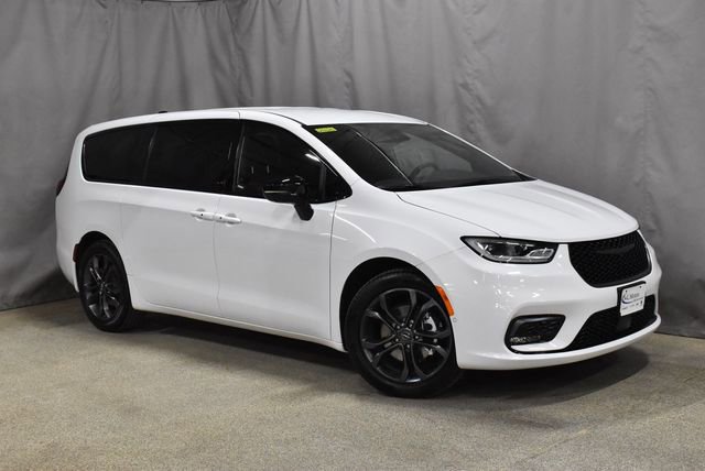 New 2026 Chrysler Pacifica Select image 4