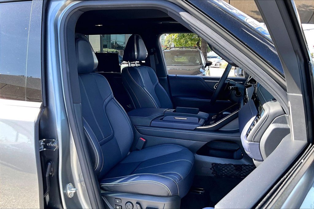 Used 2026 INFINITI QX80 4WD w/ Sport Exterior Package image 9