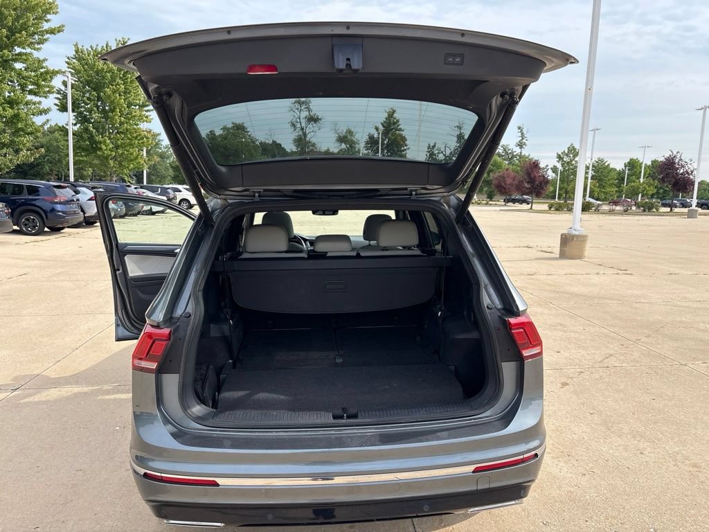 Used 2018 Volkswagen Tiguan SEL Premium w/ R-Line Package FWD image 25