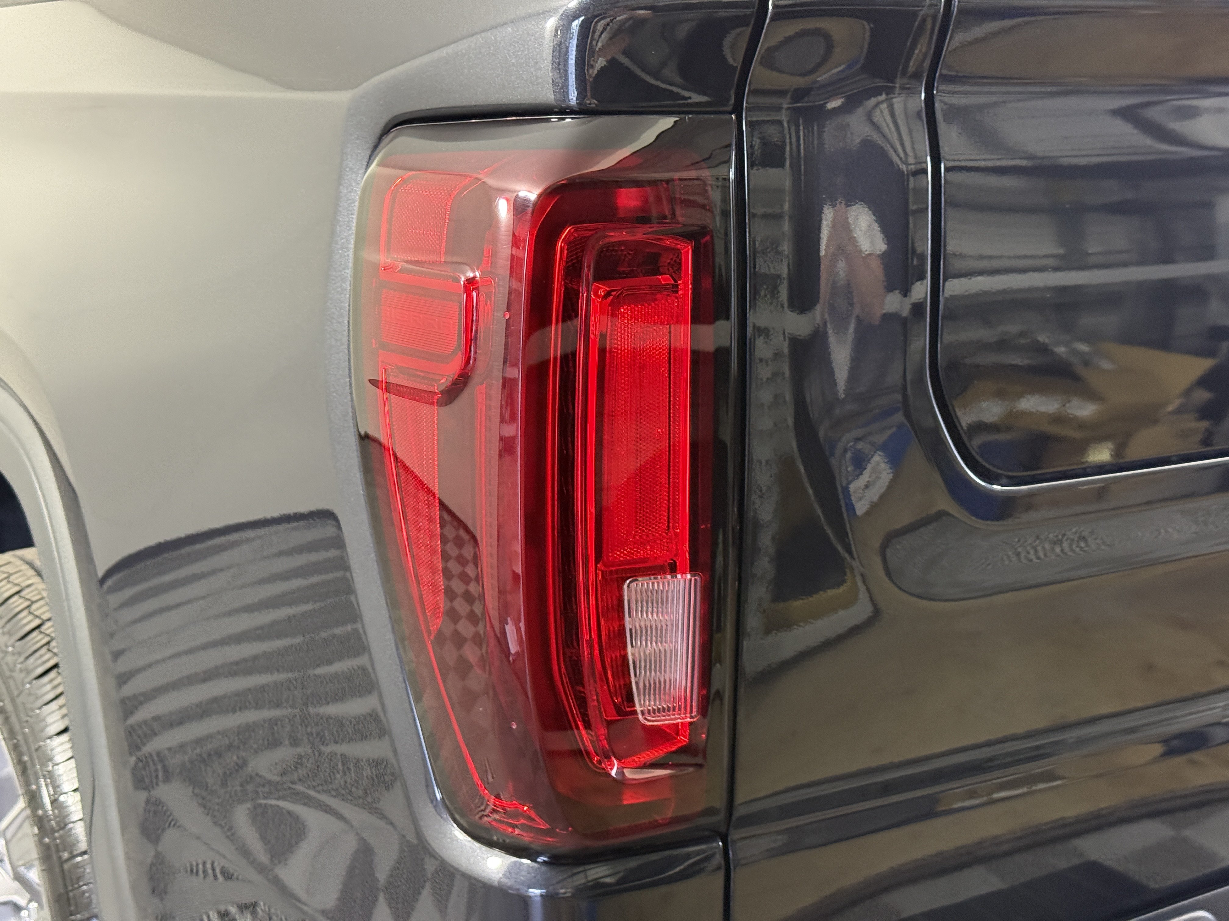Used 2023 GMC Sierra 1500 Denali w/ Denali Reserve Package AWD/4WD image 8