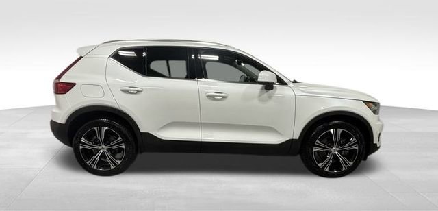 Used 2022 Volvo XC40 T5 Inscription w/ Climate Package image 12